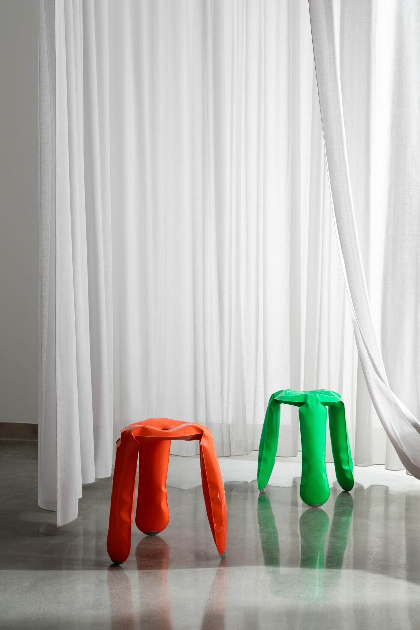 neon plopp stool green neon orange neon aliminium stool zieta studio oskar zięta