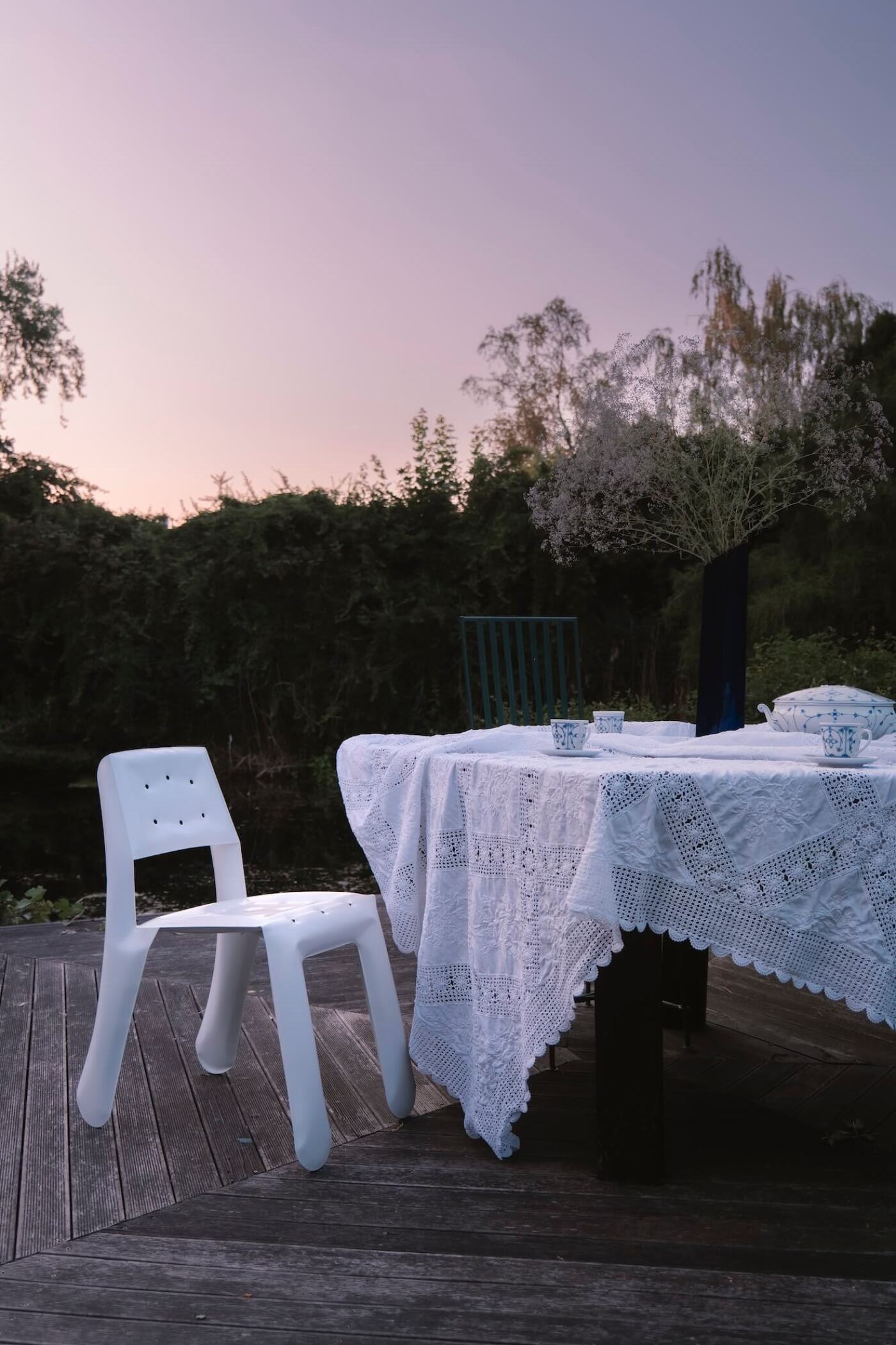zieta chippensteel white glossy chair in a garden