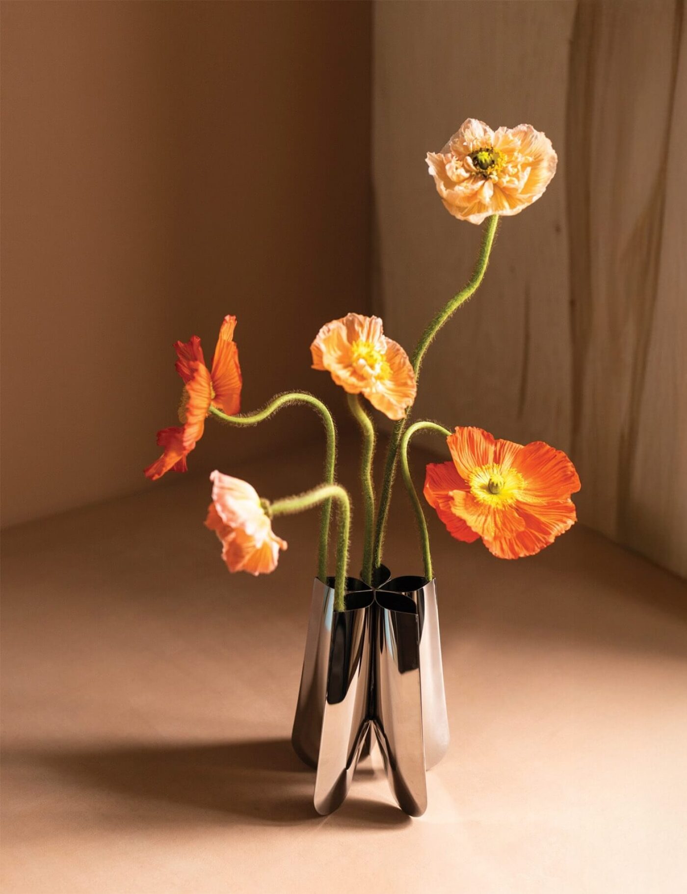 zieta rotation vase with poppy flowers in it