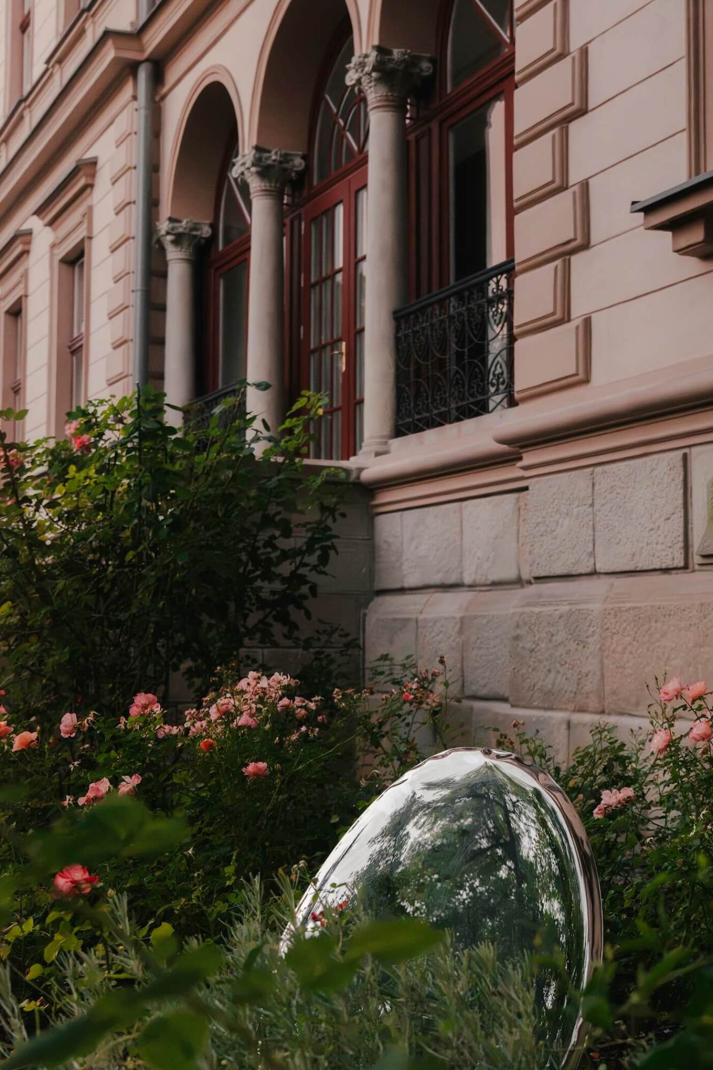 zieta studio tafla o mirror among the flowers