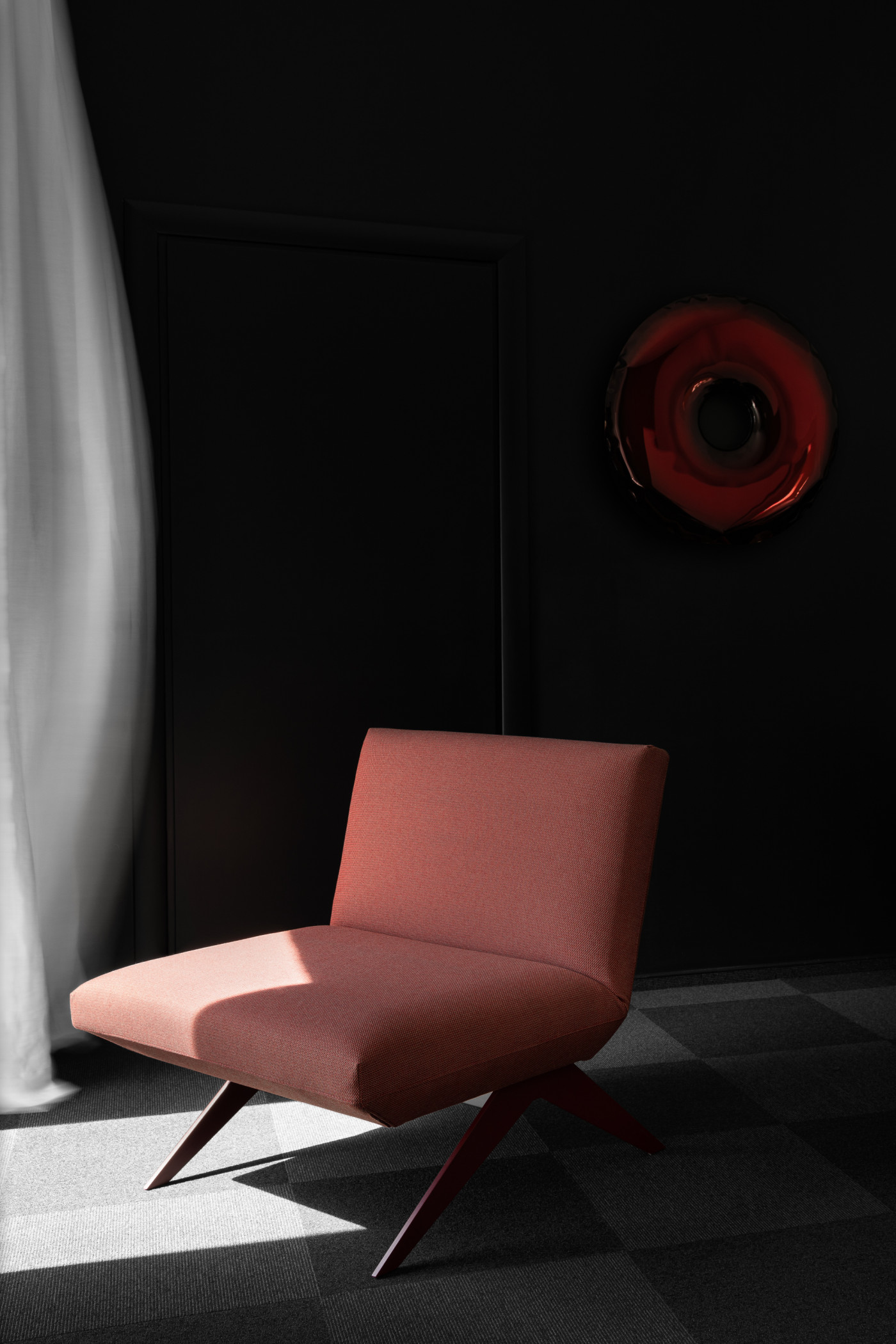 Zieta_Rondo_Mirror_Red_Rubin_Transitions_Collection_photo Weronika Trojanowska, scenography Ula Kaczmarek, Courtesy NOTI_1