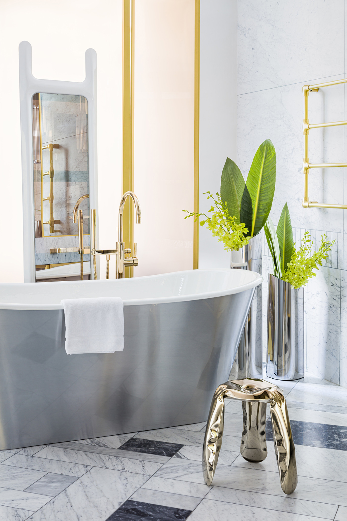 Zieta_PLOPP_stool_flamed_gold_Heat_Collection_photo_Ernest_Wińczyk