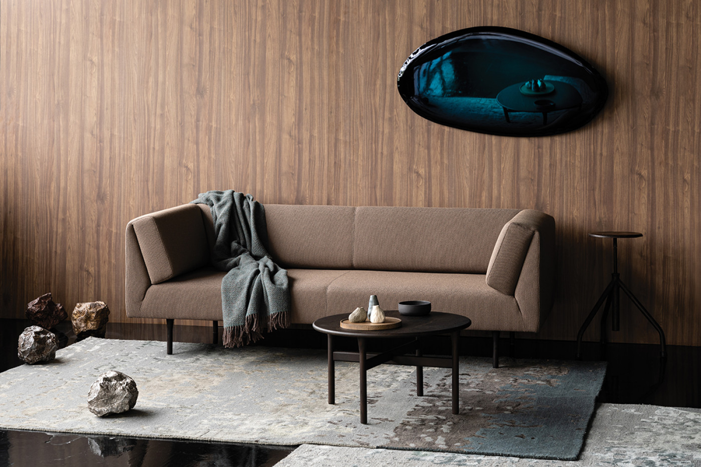 Zieta_Tafla_O_Mirror_deep_space_blue_Gradient_Collection_photo Weronika Trojanowska, scenography Ula Kaczmarek, Courtesy NOTI