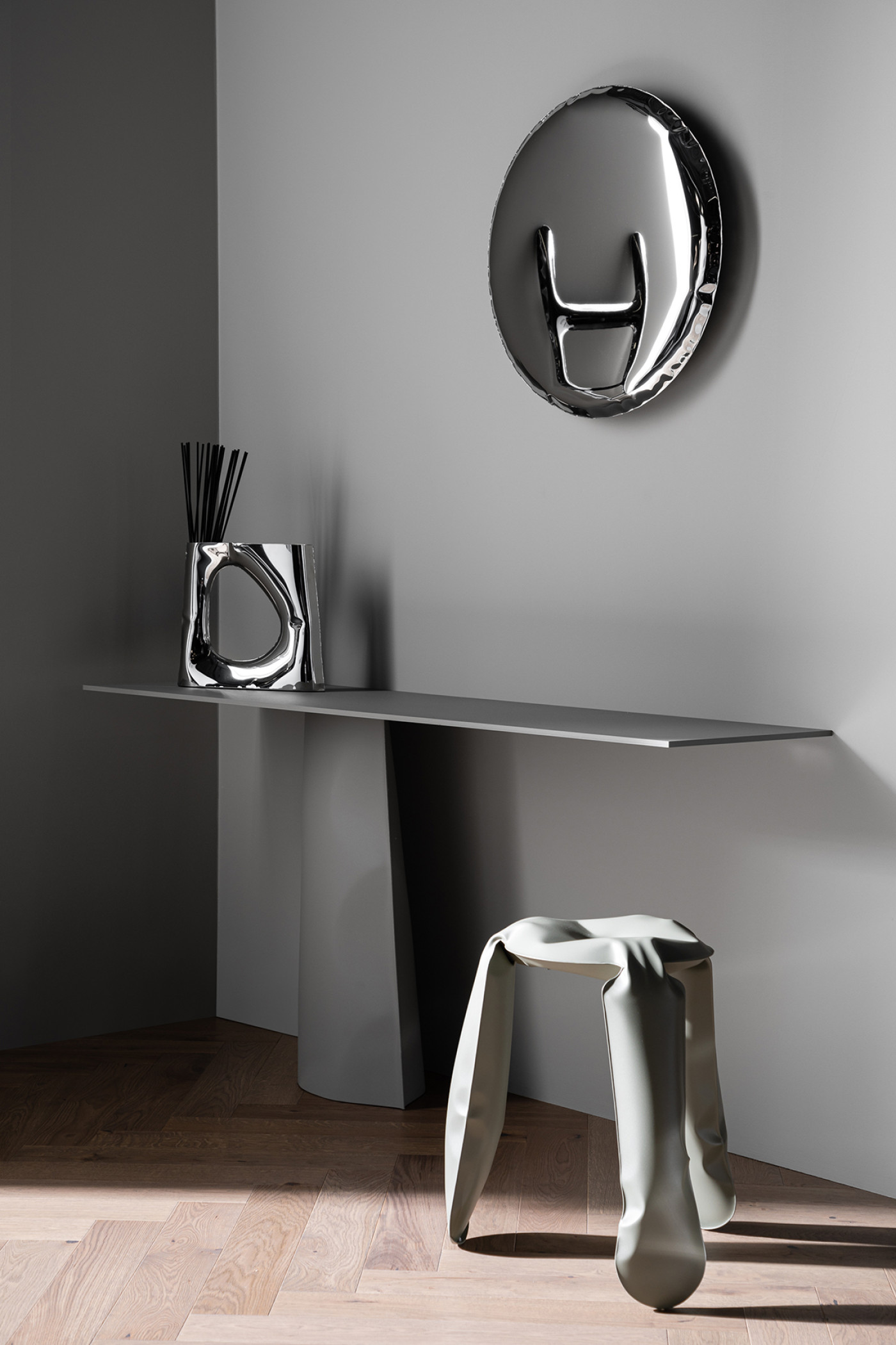 Zieta_Parova_Console_Karava_Vase_Plopp_standard_Oko_Mirror_ Warsaw Home 2021 fot. Weronika Trjanowska