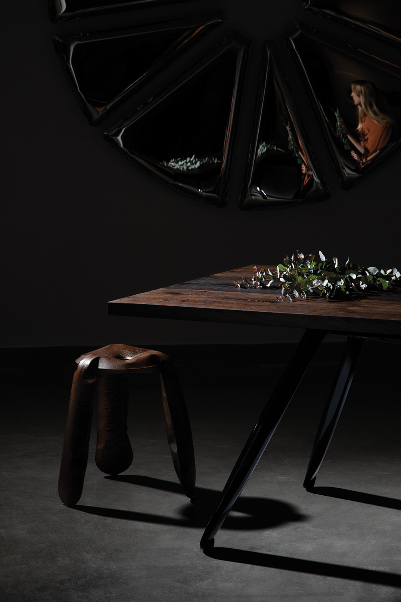 Zieta_Nogi_table_black_glossy_Ral_9005_construction_Zieta_Collection_fot_Weronika_Trojanowska_2