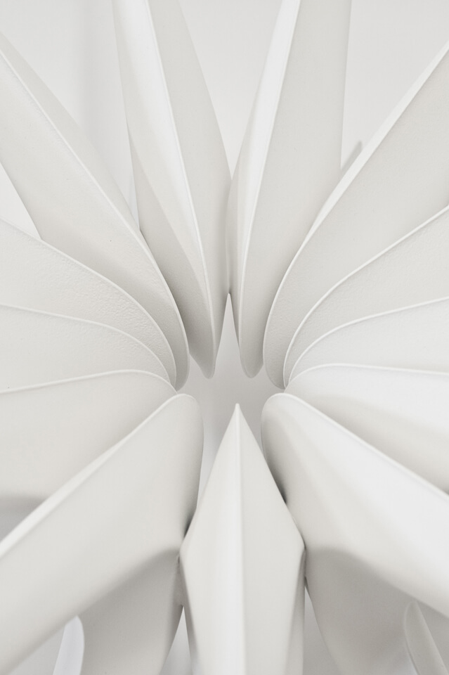 Zieta_STEEL_IN_ROTATION_COFFEE_TABLE_glass_top_white_matt_RAL_9010_base_Heat_Collection_3