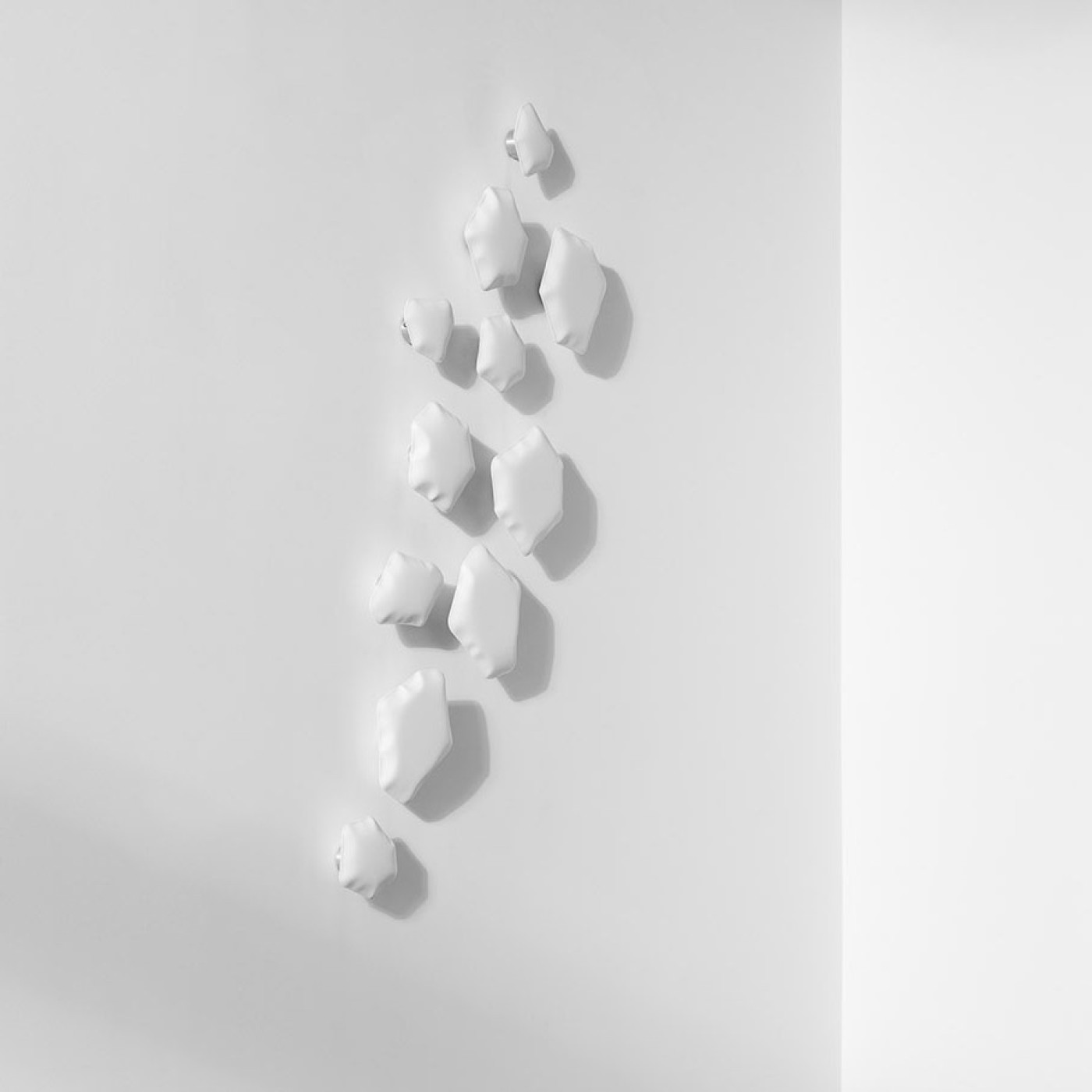 Zieta_Kamyki_white_matt_RAL_9010_photo_Weronika Trojnowska_1