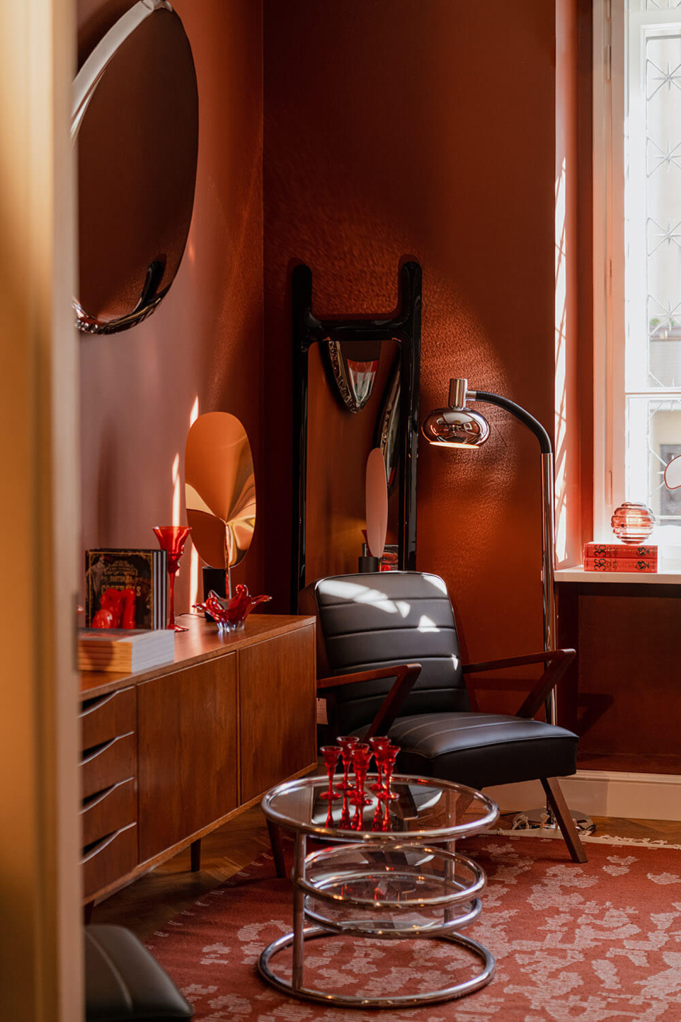 ZIETA STUDIO TAFLA O MIRROR Inox and DRAB mirror glossy black Zieta Collection ph Pion Studio set design Bartosz Dubiak.jpg