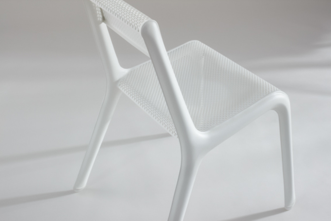 ULTRALEGGERA_white_matt_Zieta_photo-Ernest_Winczyk3-(5)