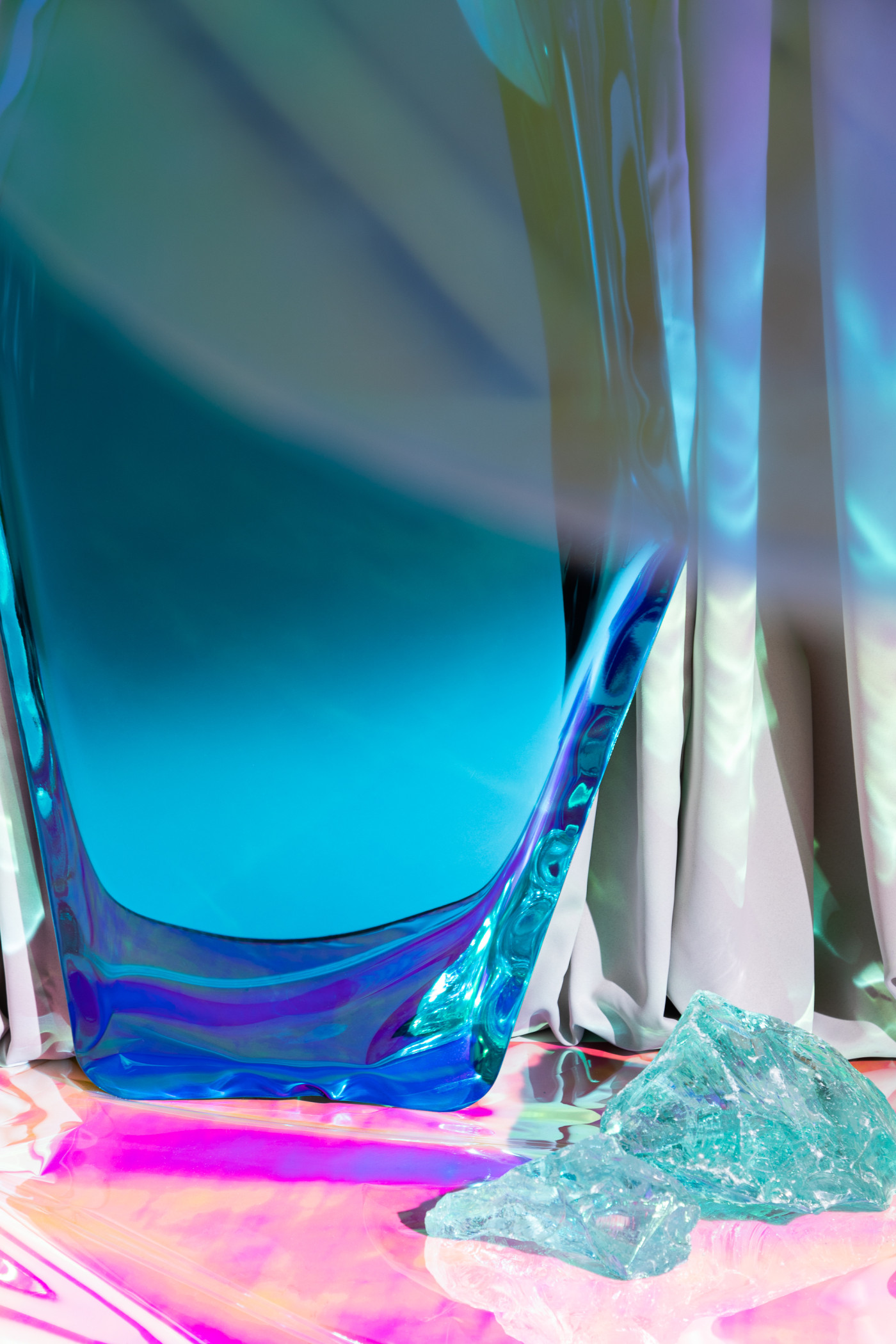 Zieta_TAFLA_C_Mirror_sapphire_Gradient_Collection_photo_Weronika_Trojanowska_scenography_Ula_Kaczmarek_1