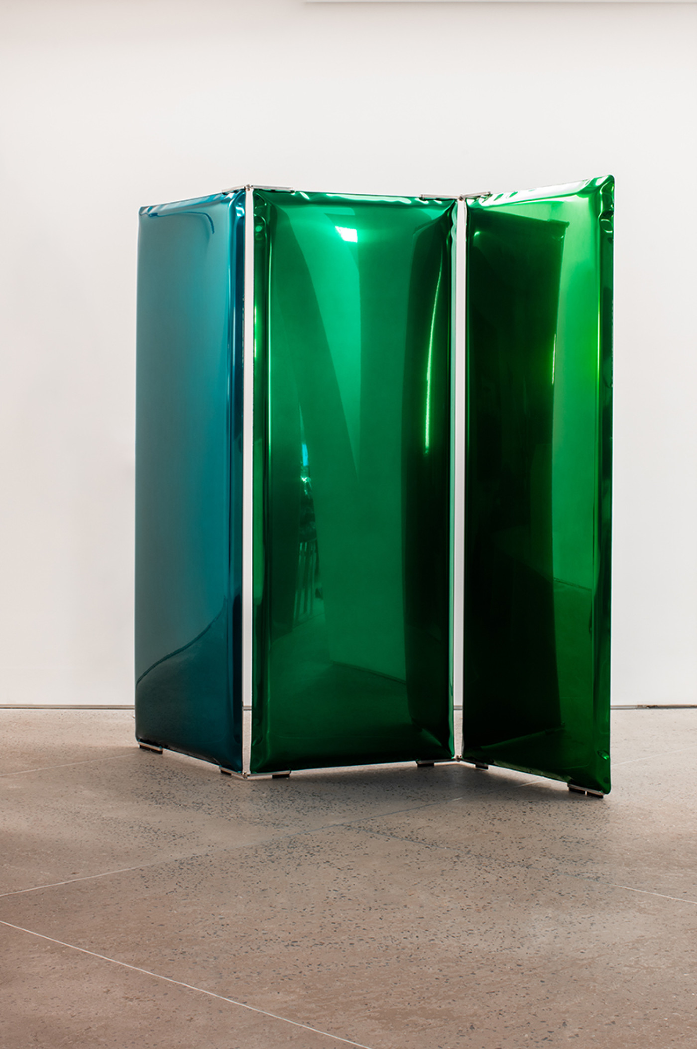 zieta_SONAR_Mirror_Sapphire-Emerald_Gradient_Collection_Chamber_Lauren Coleman_7