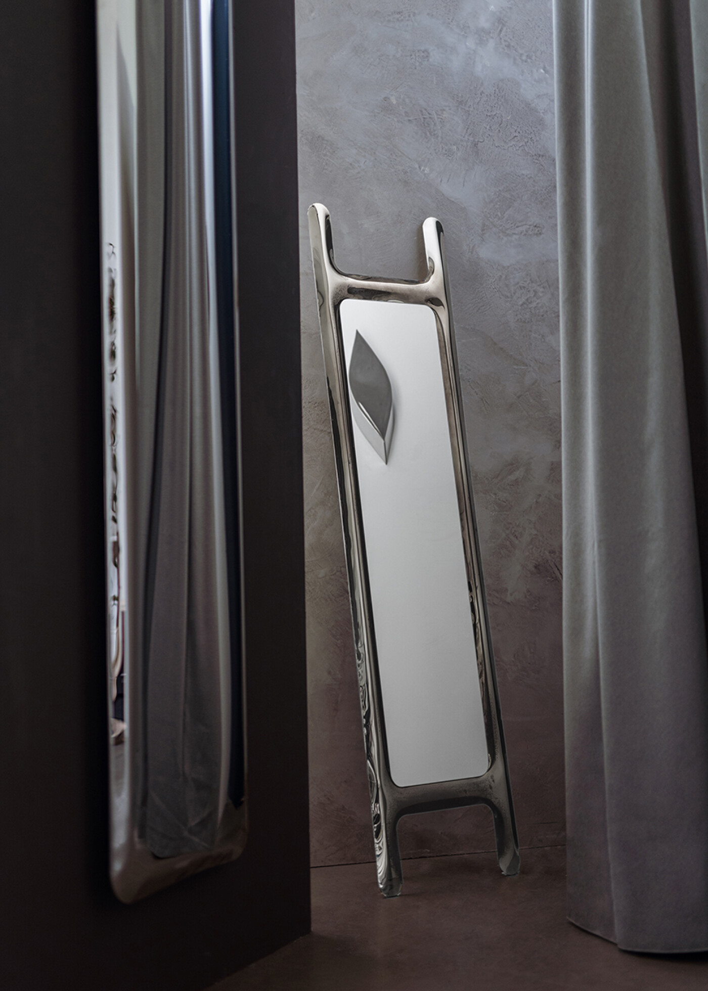 Zieta_DRAB_Mirror_inox_Zieta_Collection