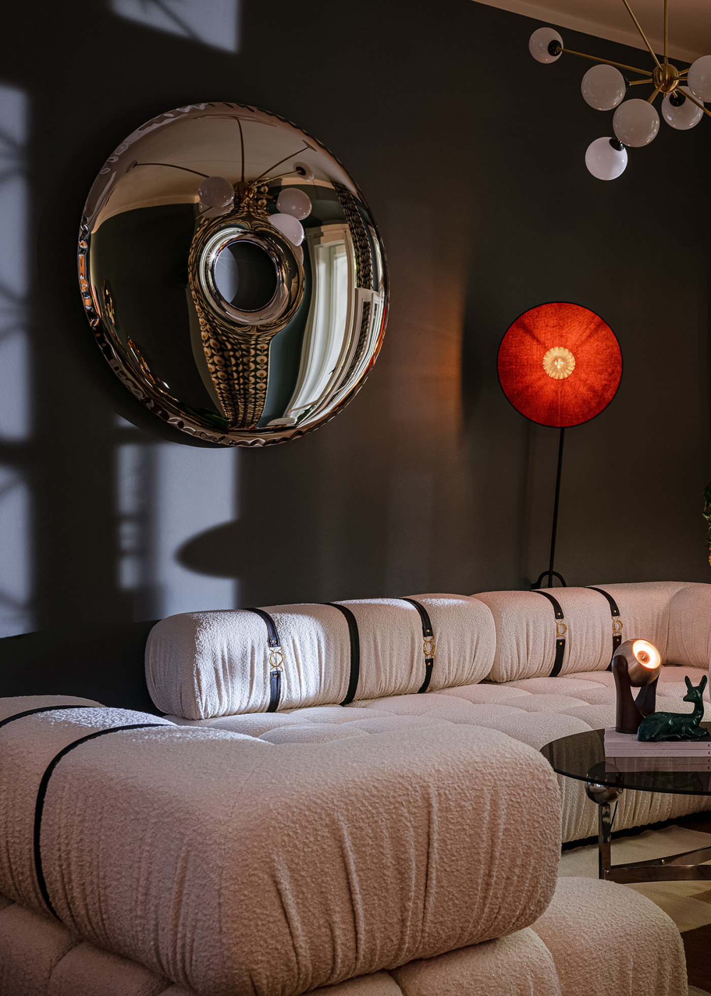 ZIETA STUDIO RONDO MIRROR Inox ph Pion Studio set design Bartosz Dubiak