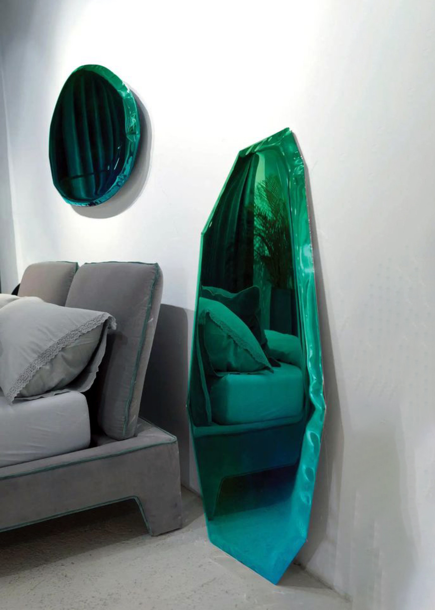 zieta_TAFLA_Mirror_C_Sapphire-Emerald_Gradient_Collection_interior