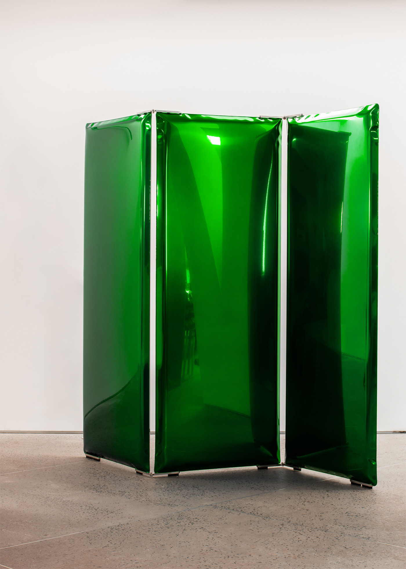 Zieta_SONAR_Mirror_Emerald_Gradient_Collection_Interior