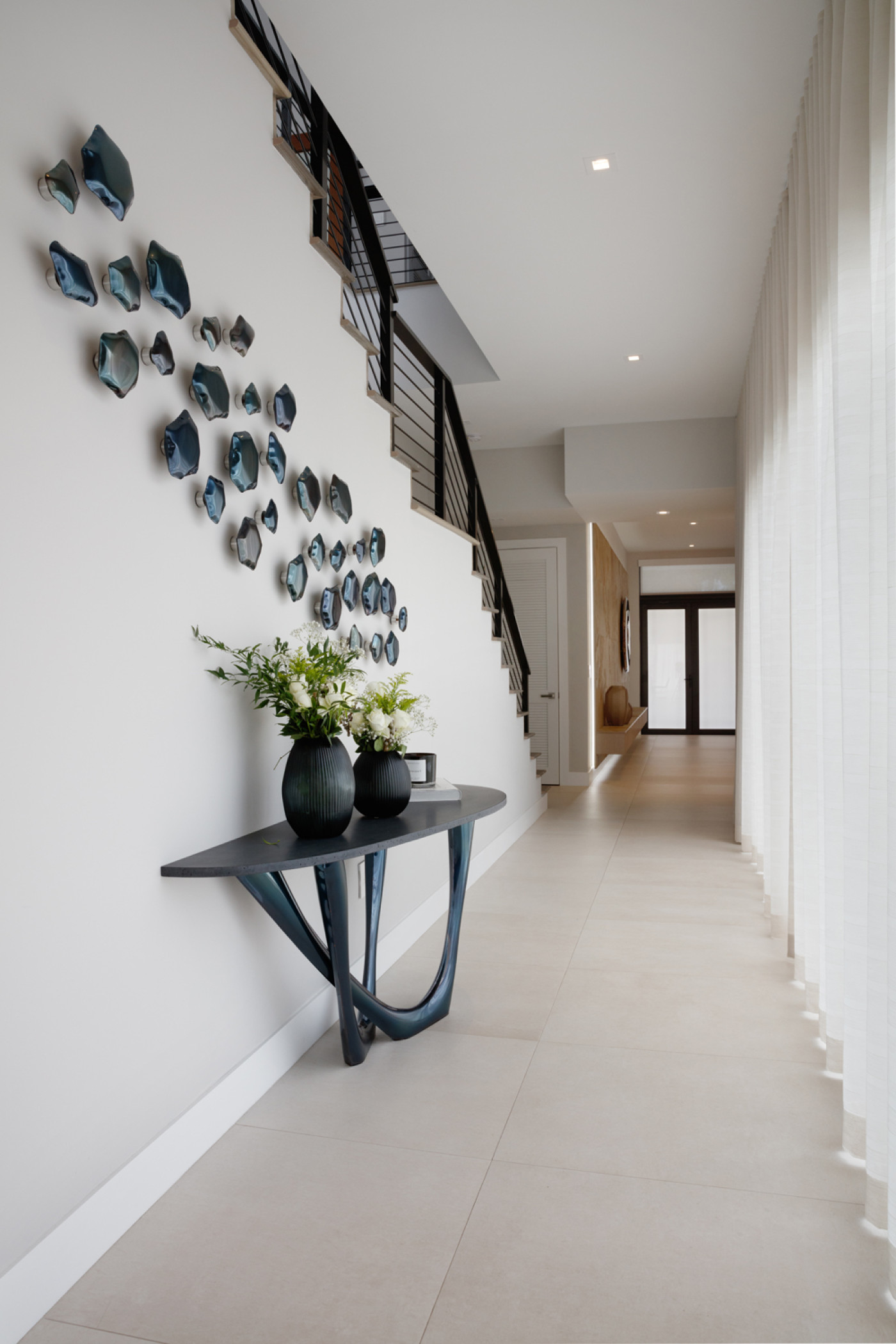 Zieta_G-console_Duo_Concrete_top_and_cosmic_blue_base_photo_WestonHouse_2