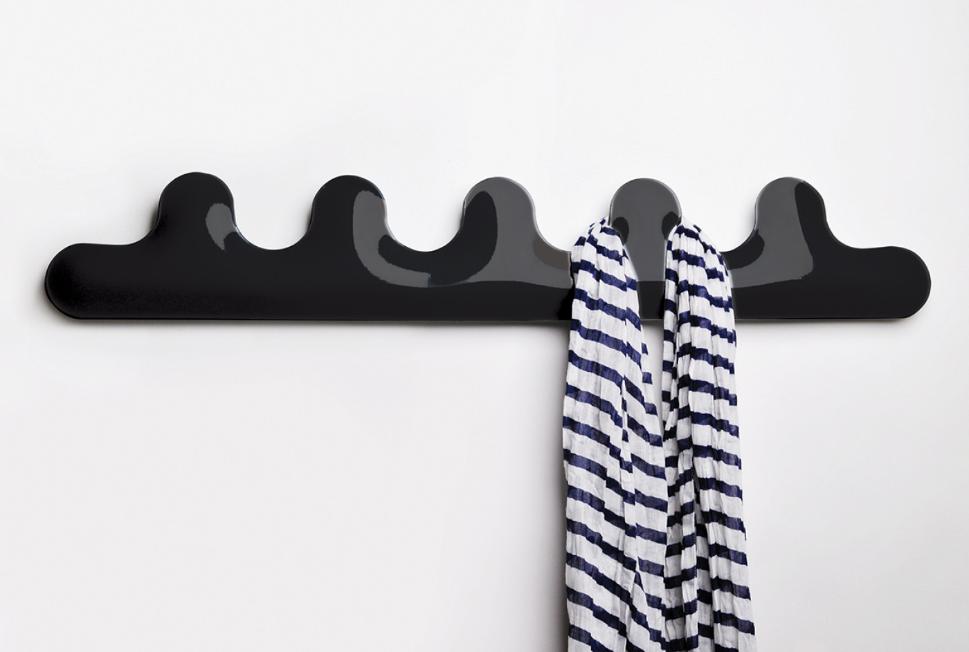 Zieta_kamm_5_black_glossy_RAL_9005_zieta_collection_14