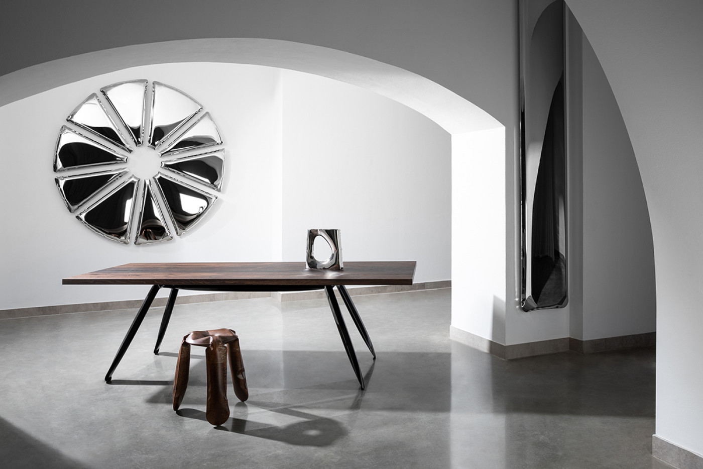 Zieta_NOGI_table_construction_black_glossy_RAL9005_NUCLEUS_inox_polished_KARAVA_Vase_inox_polished_TAFLA_IQ_inox_polished_Zieta_Collection_PLOPP_Stool_Standard_photo_by_Weronika_Trojanowska