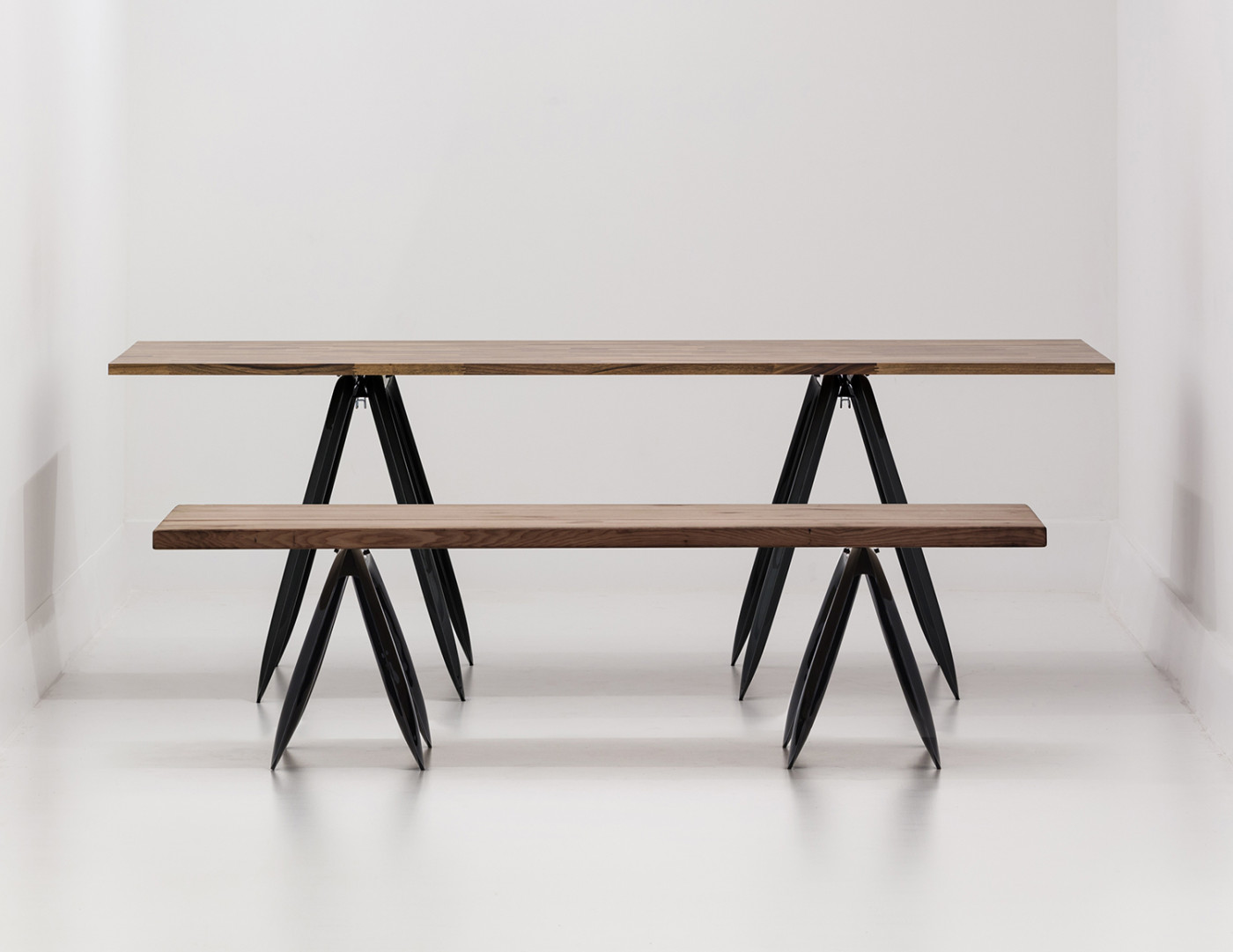 Zieta_Kozka_table_construction_black_glossy_RAL_9005_Zieta_Collection_2