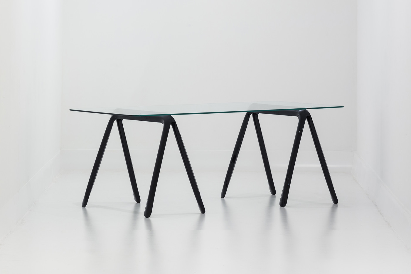 Zieta_Koza_table_construction_black_glossy_RAL_9005_Zieta_Collection_1