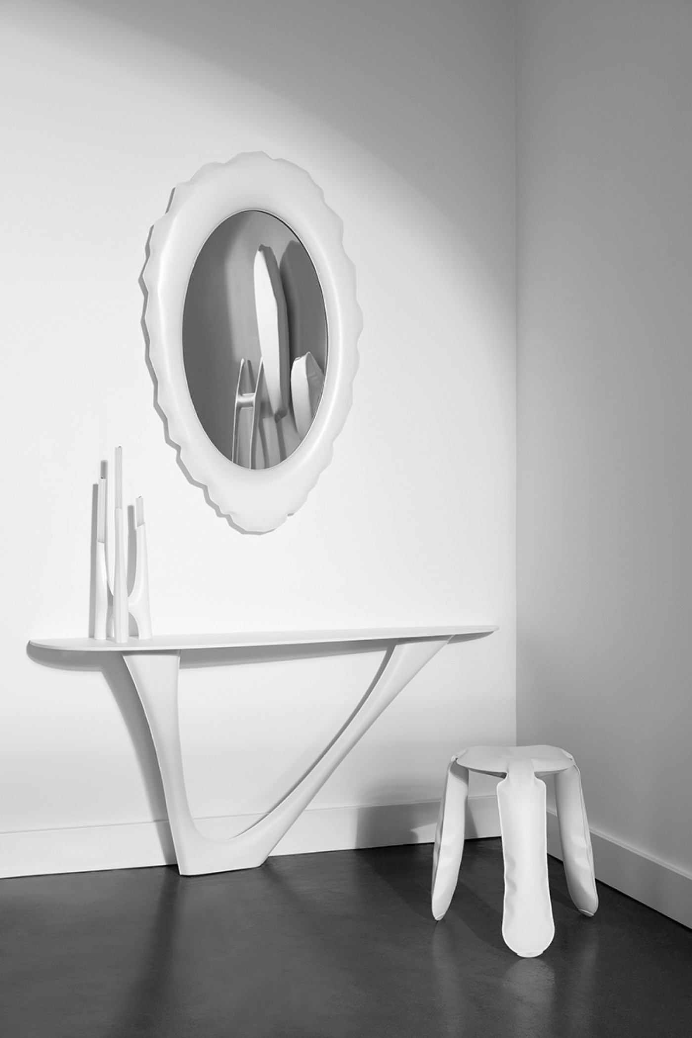 Zieta_G-Console_Mono_Steel_Top_and_Base_white_matt_RAL_9010_Zieta_Colection_photo_Weronika_Trojanowska_1