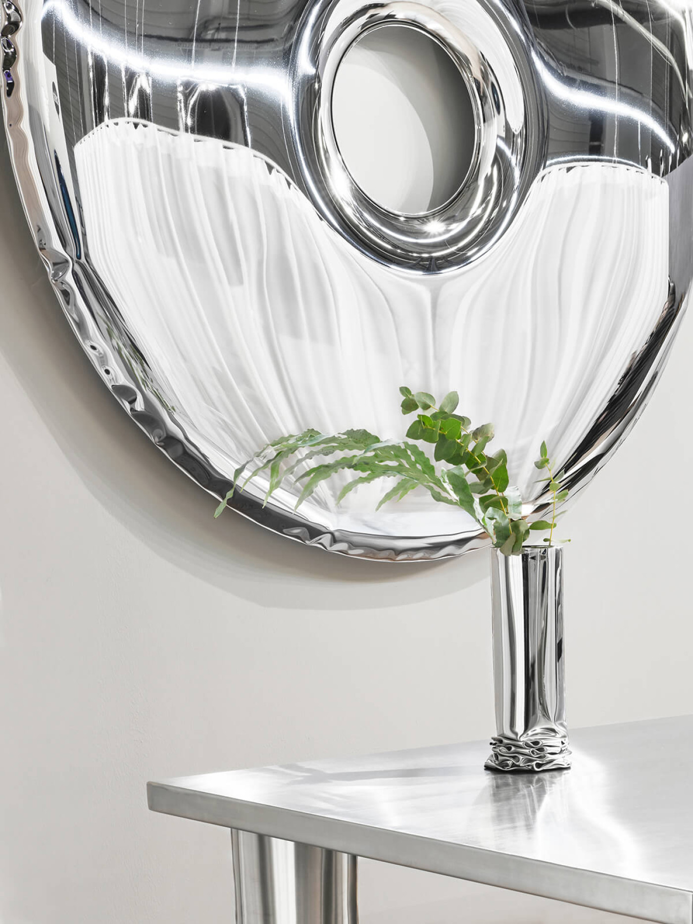rondo mirror and crash vase made of steel 