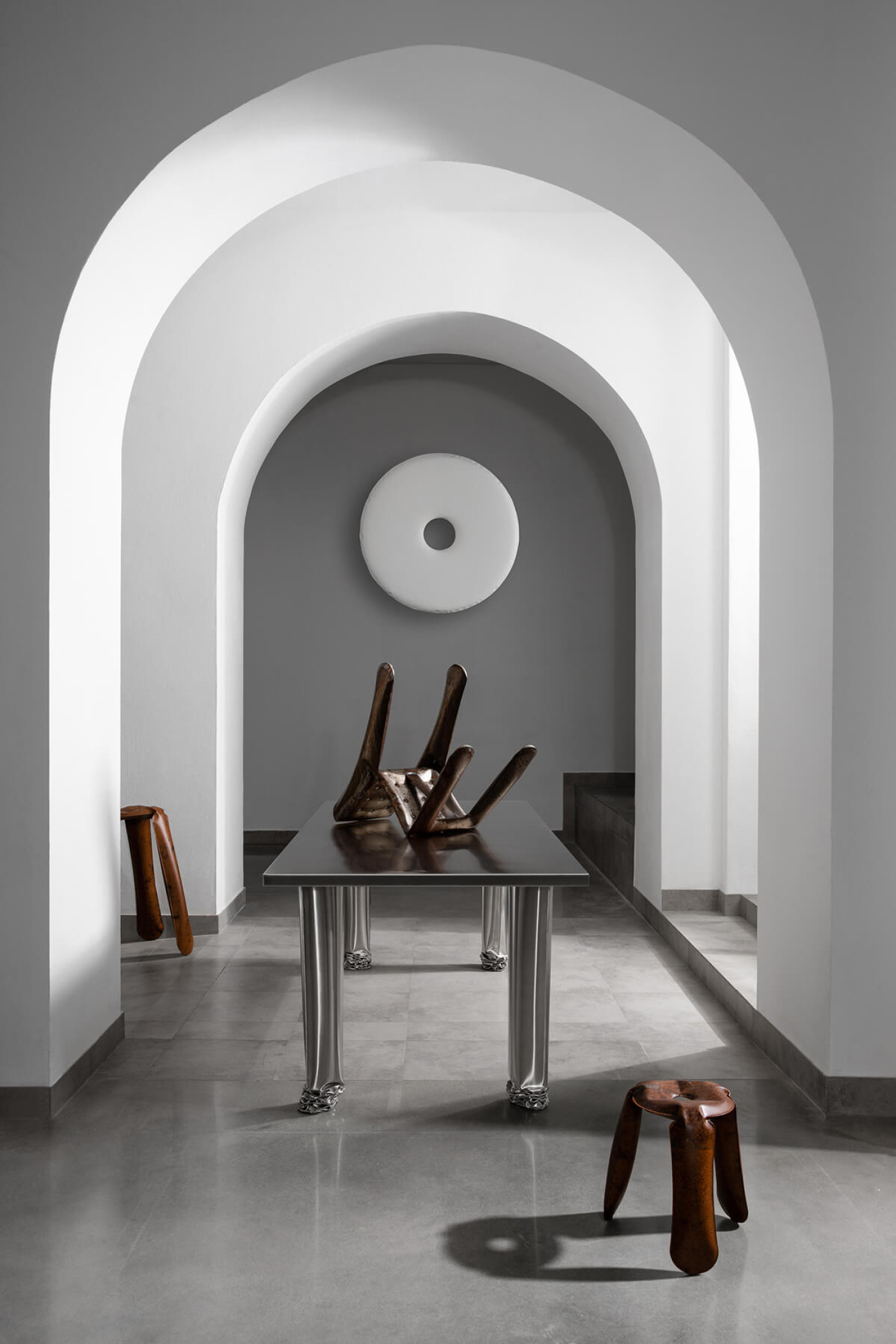 Zieta_CRASH_TABLE_inox_Zieta_Collection_RONDO_white_matt_Cotton_Candy_Collection_PLOPP_Stool_Standard_Kitchen_CHIPPENSTEEL_05_photo_by_Weronika_Trojanowska