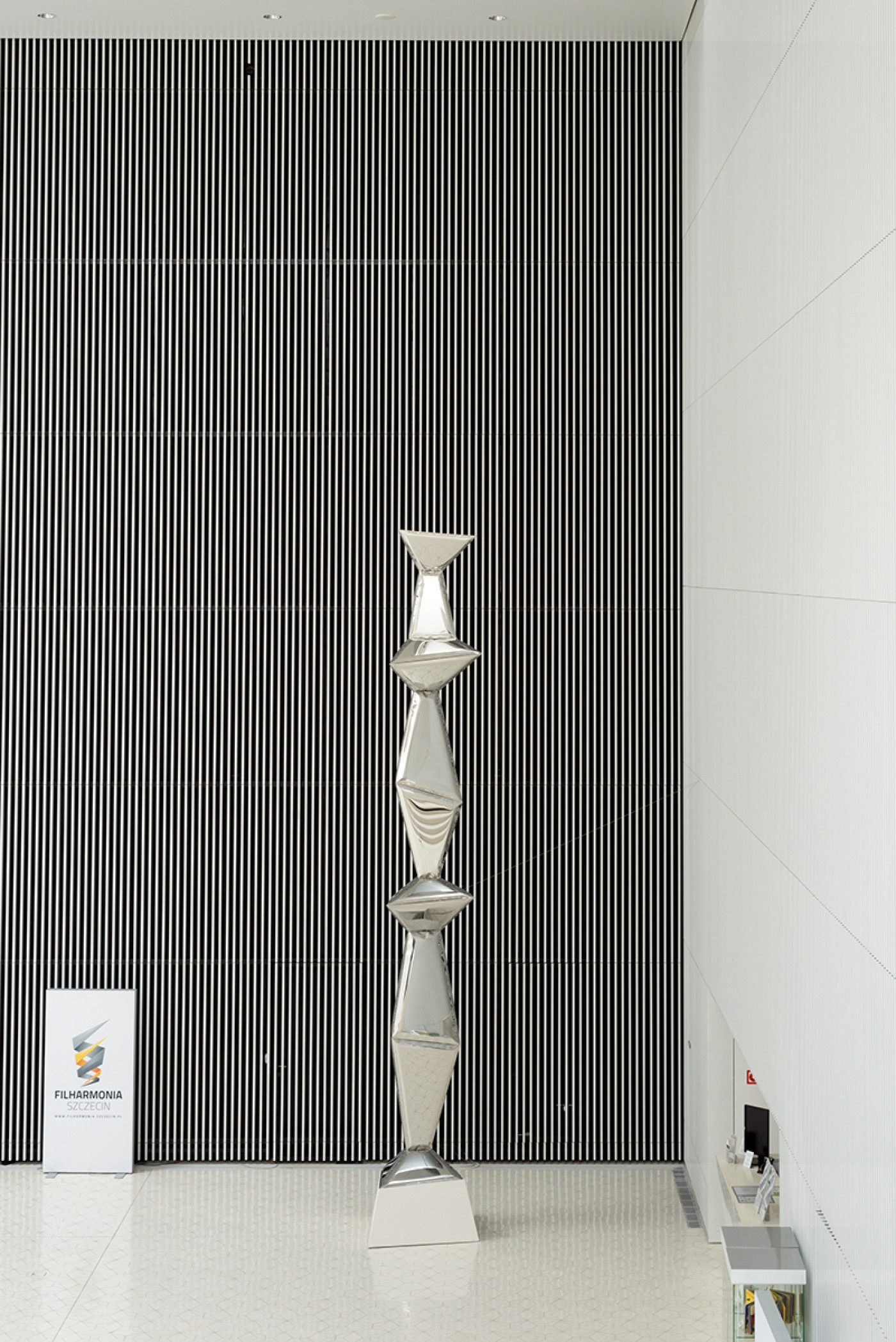 Crystal Totem Oskar Zięta Sculpture