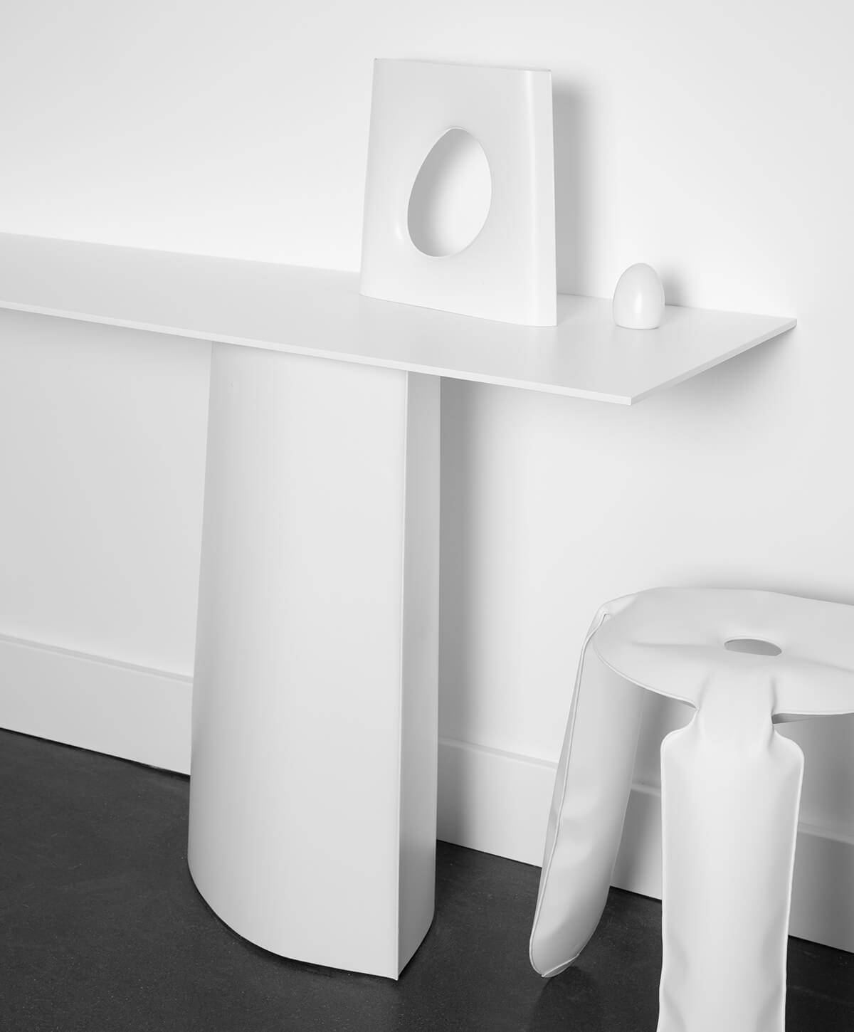Zieta_PLOPP_STANDARD_PAROVA_CONSOLE_KARAVA_VASE_white_matt_photo_by_Weronika_Trojanowska