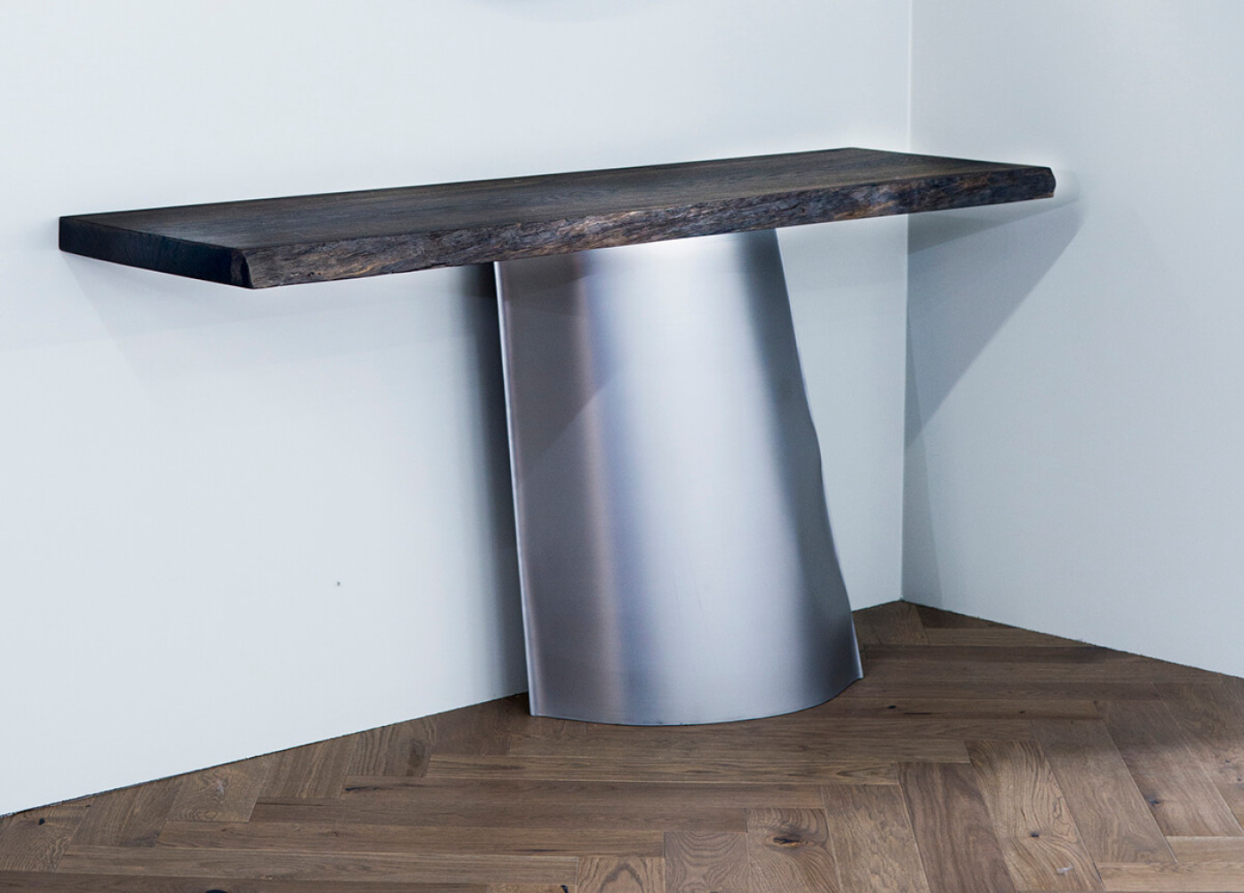 parova console made of stainless steel 