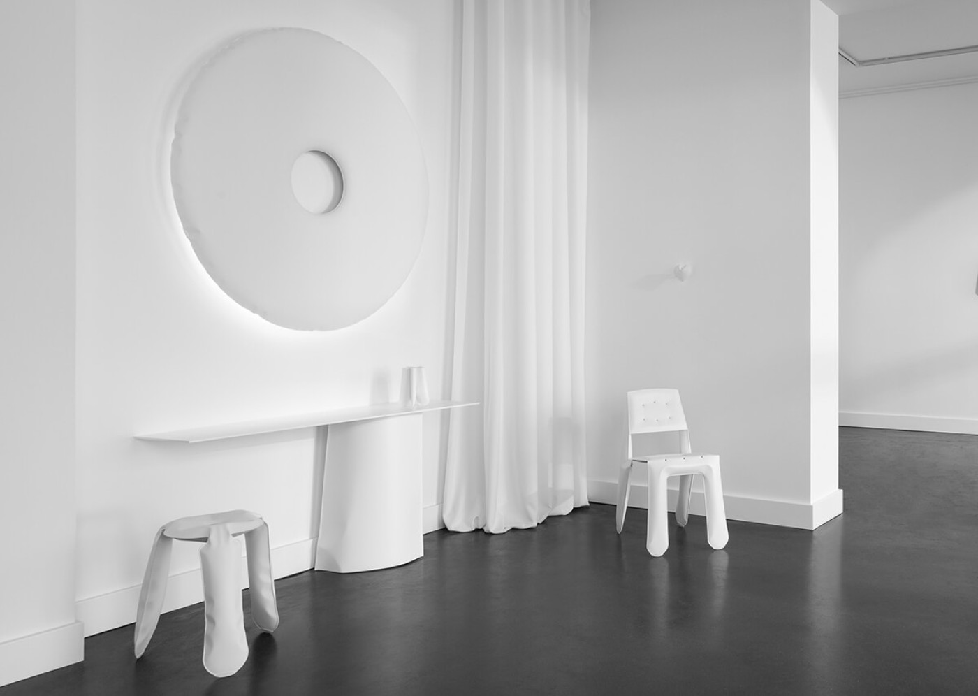 Zieta_RONDO_TAFLA_O_DRAB_HANGER_SIR_CHASIE_LONG_CHIPPENSTEEL_05_PAROVA_CONSOLE_PLOPP_STANDARD_ROTATION_VASE_photo_by_Weronika_Trojanowska1