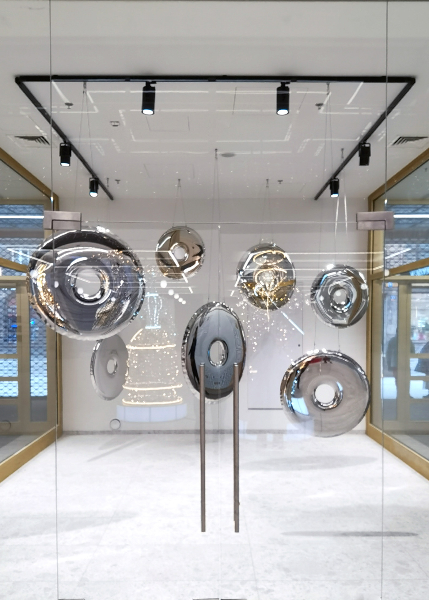 tafla o taflao mirror lustro oskar zieta studio renoma światło lampa żarówka rondo donut pączek donathalo