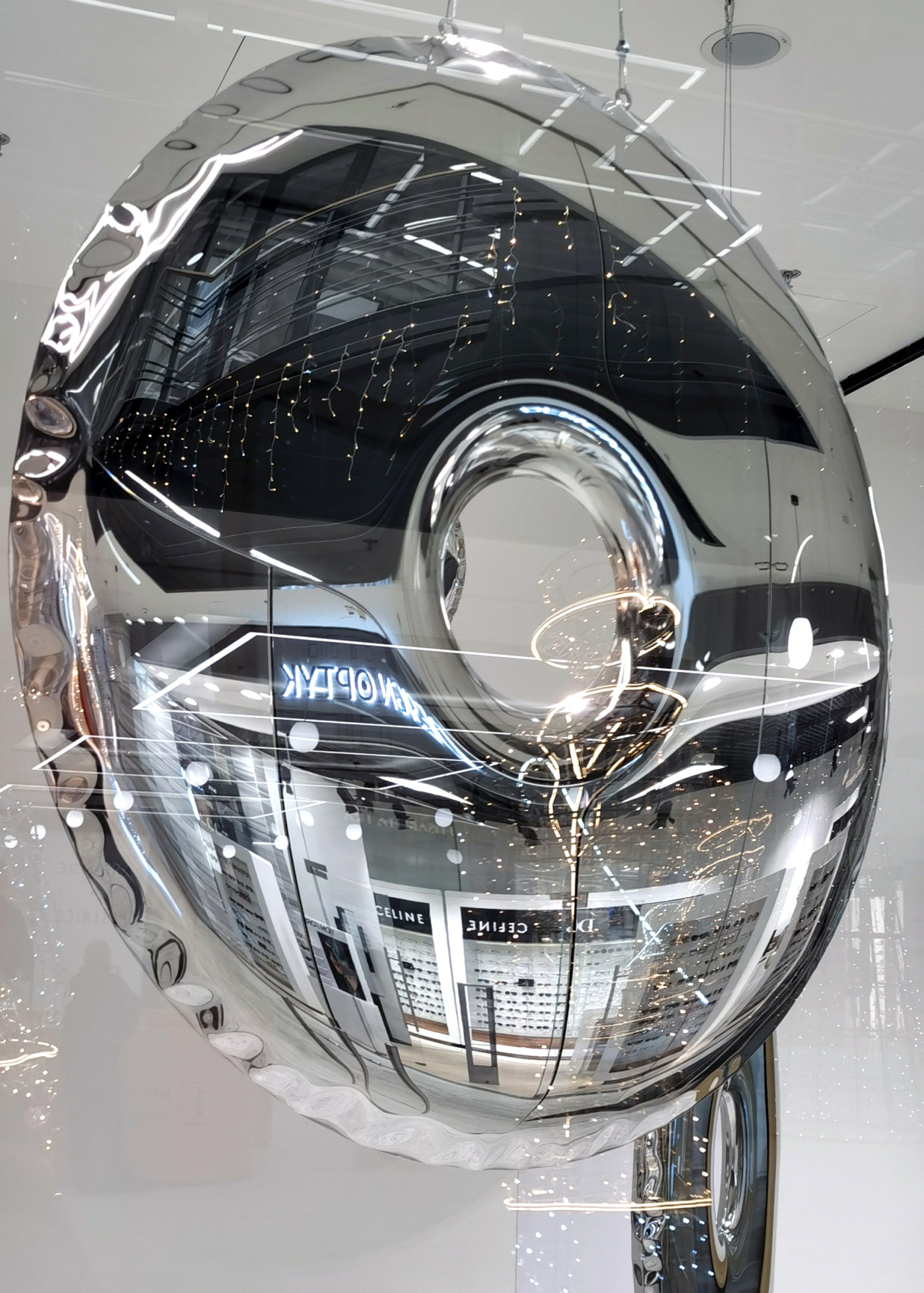 RENOMA Department Store inside window. Ph. Rafał Ciemny 3