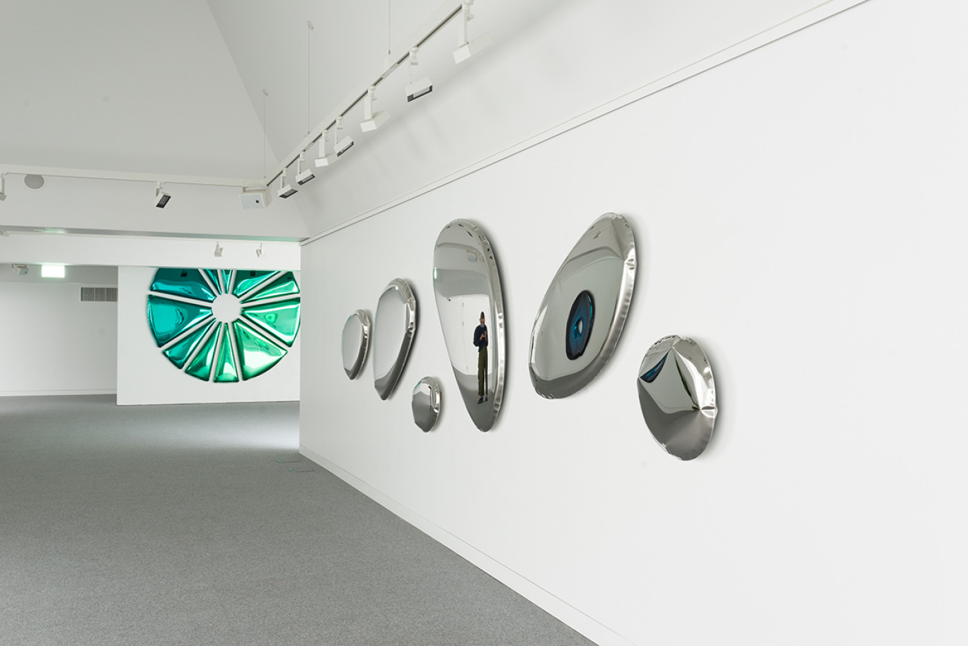 Zieta_NUCLEUS_emerald-sapphire_Gradient_Collection_2__photo_M_Jastrzebski