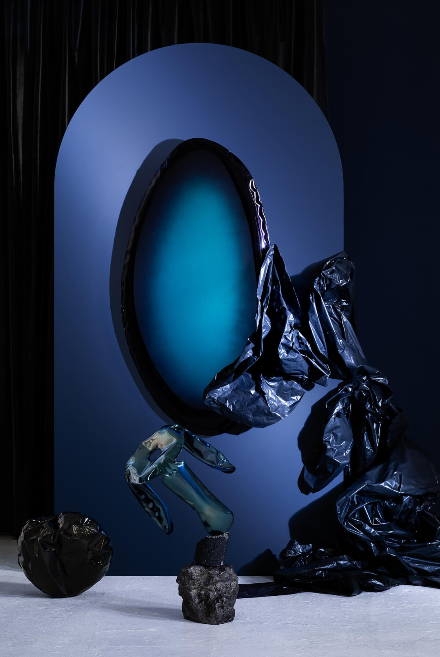 Zieta_PLOPP_MINI_stool_cosmic_blue_Heat_Collection_photo_Weronika_Trojanowska_scenography_Ula_Kaczmarek_11