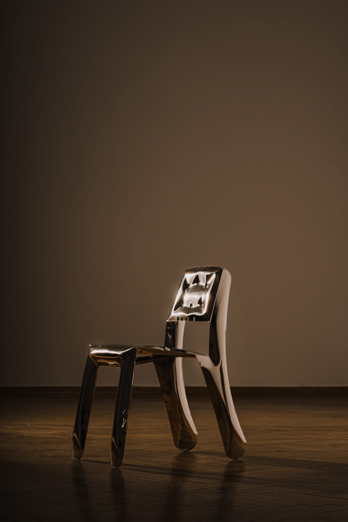 Zieta_CHIPPENSTEEL_05_inox_polished_Zieta_Collection_photo_by_Zasoby_Studio