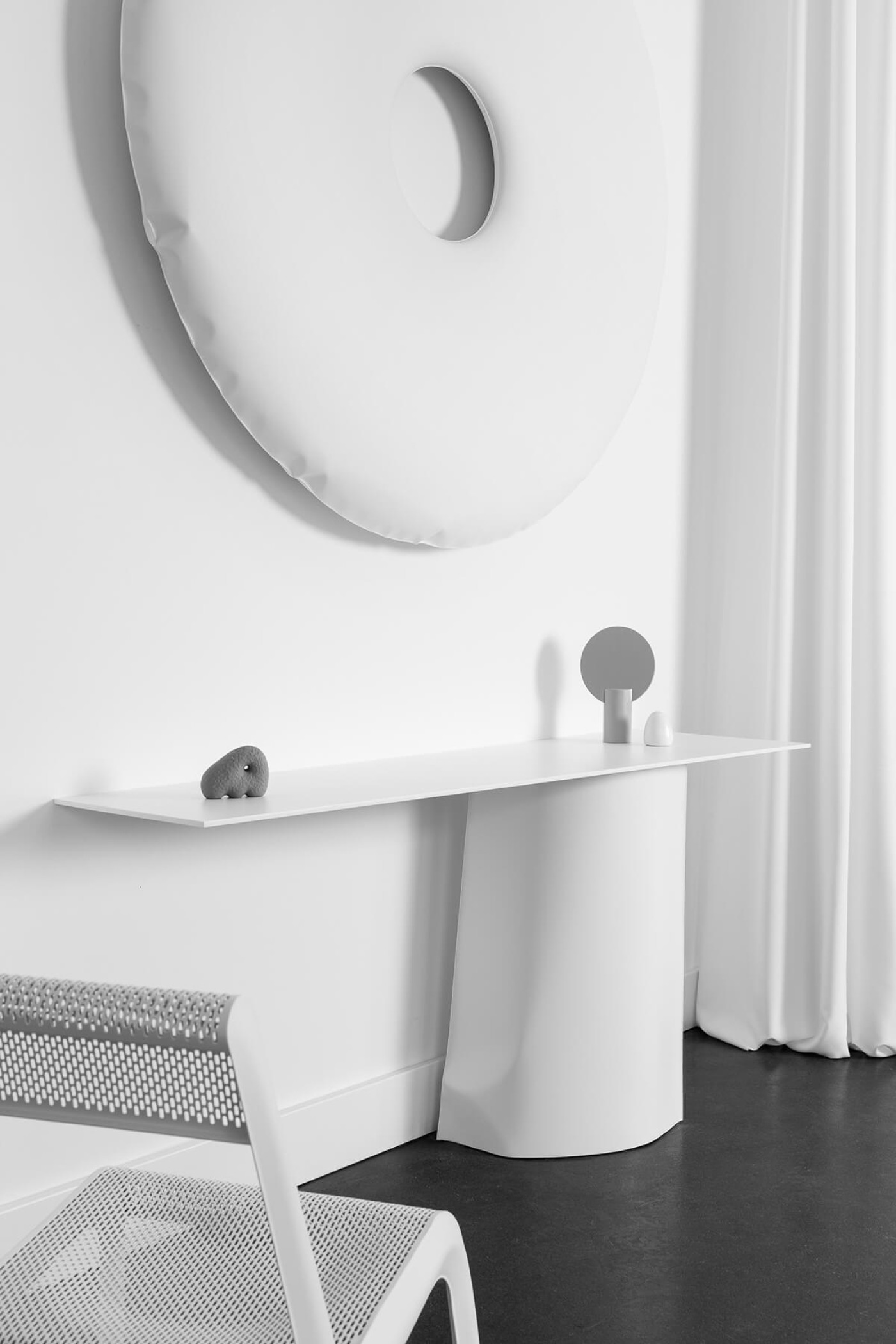 Zieta_RONDO_PAROVA_CONSOLE_LEGGERA_CHAIR_white_matt_photo_by_Weronika_Trojanowska