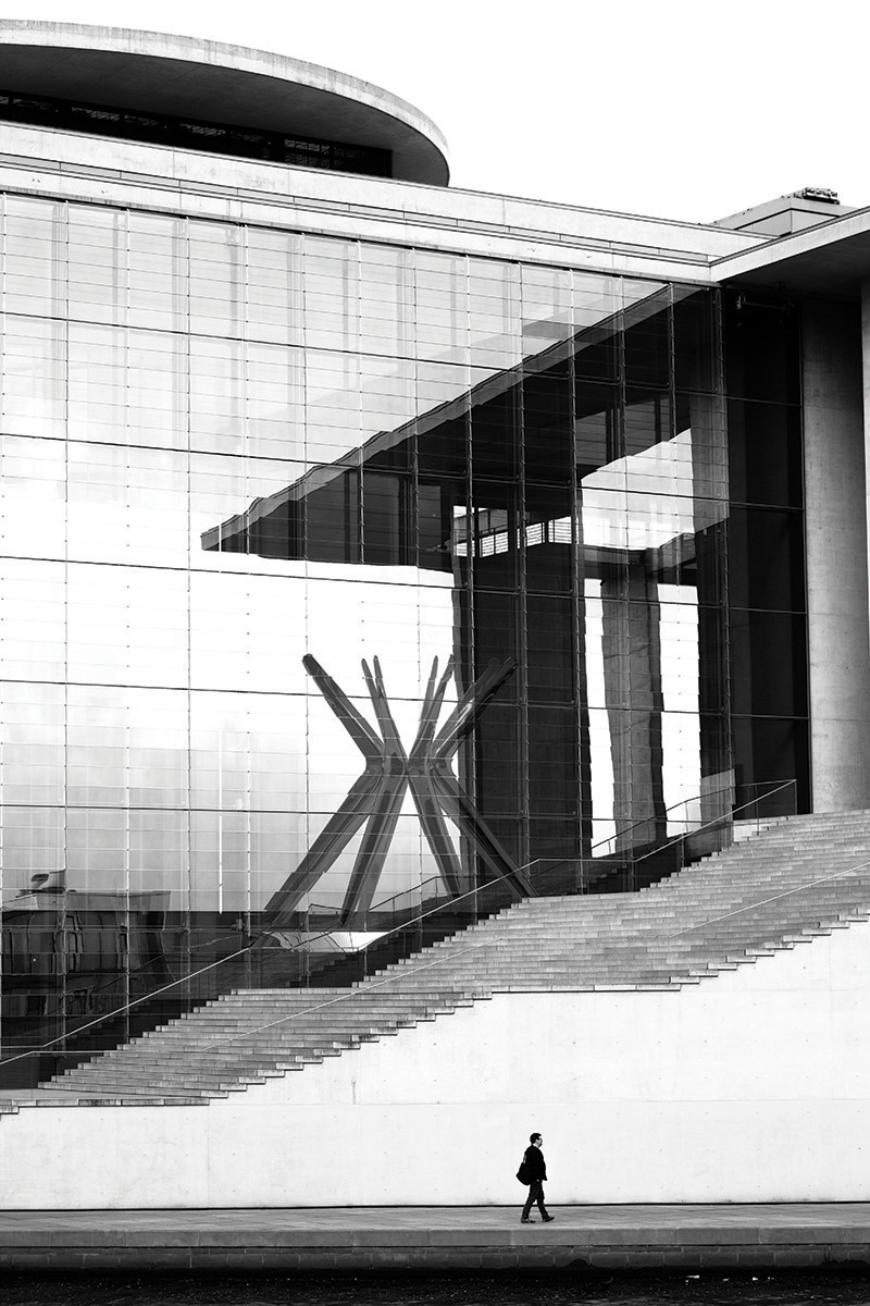 steel-in-rotation-oskar-zieta