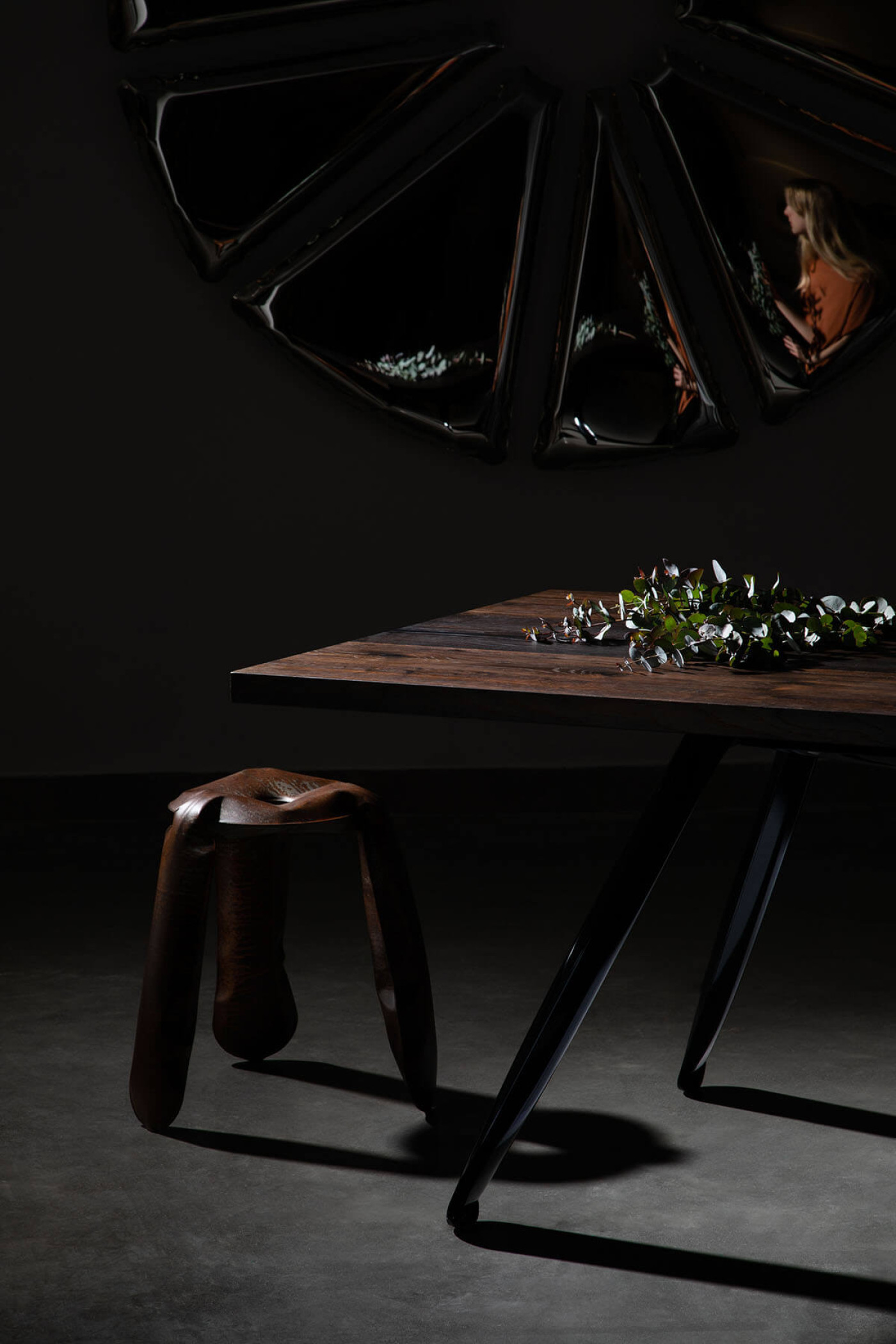 Zieta_NOGI_table_construction_black_glossy_RAL9005__NUCLEUS_inox_polished_Zieta_Collection_PLOPP_Stool_Standard_photo_by_Weronika_Trojanowska