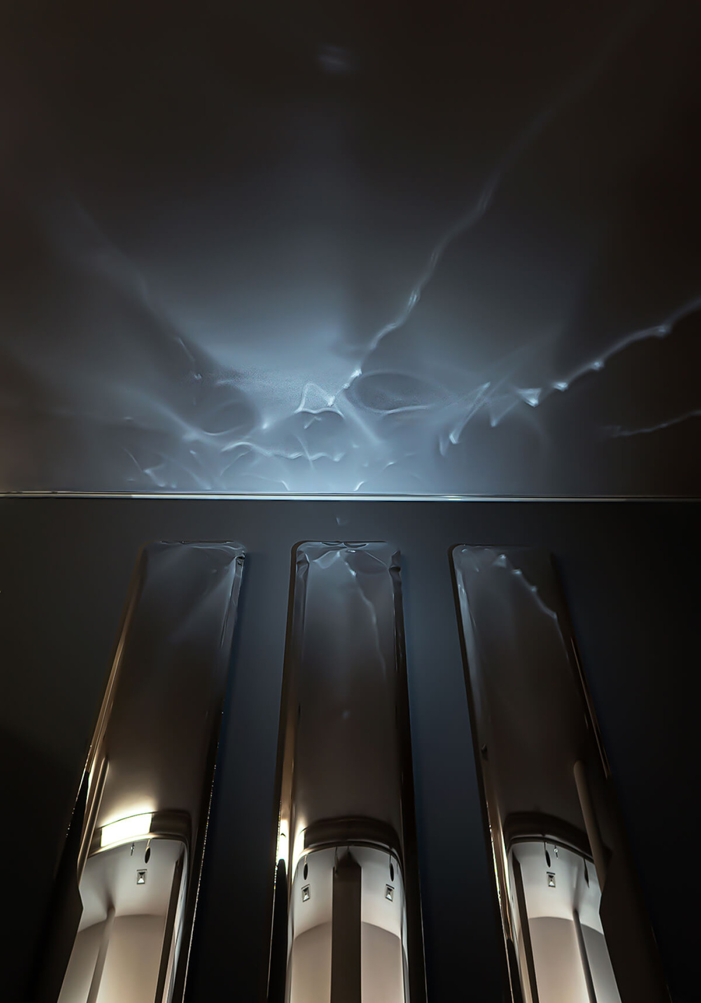 Zieta_TAFLA_IQ_Mirror_inox_Zieta_Collection_fot_Laura_Korzenioswka_1