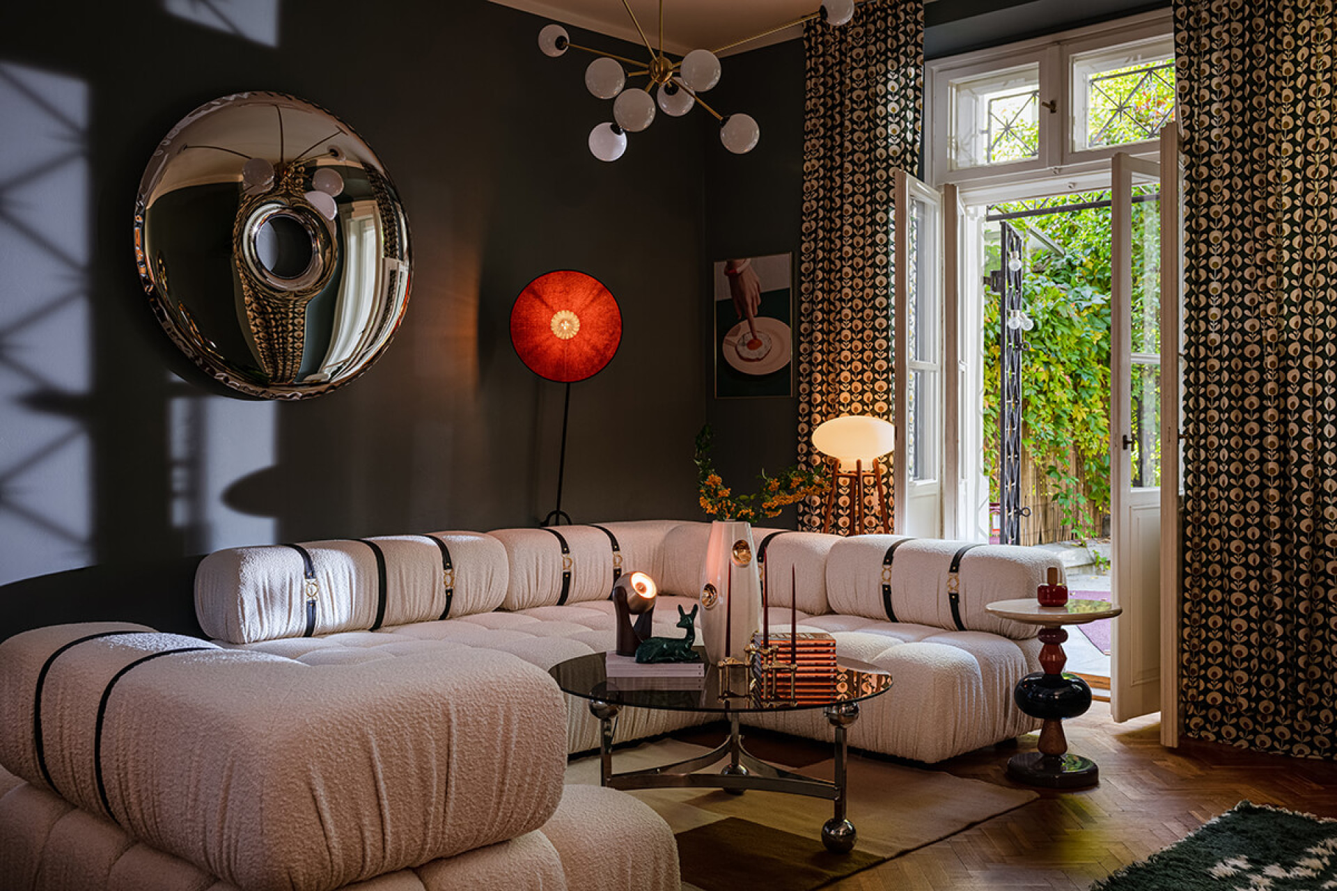 ZIETA STUDIO RONDO MIRROR Inox ph Pion Studio set design Bartosz Dubiak