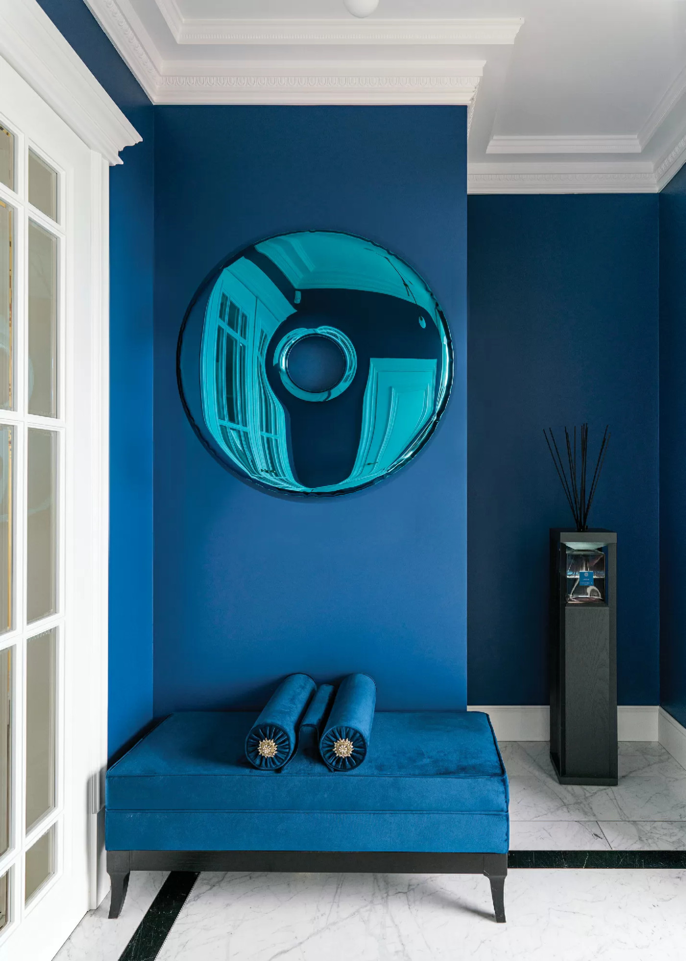 INFLATED METAL RONDO MIRROR HANGED ON THE WALL