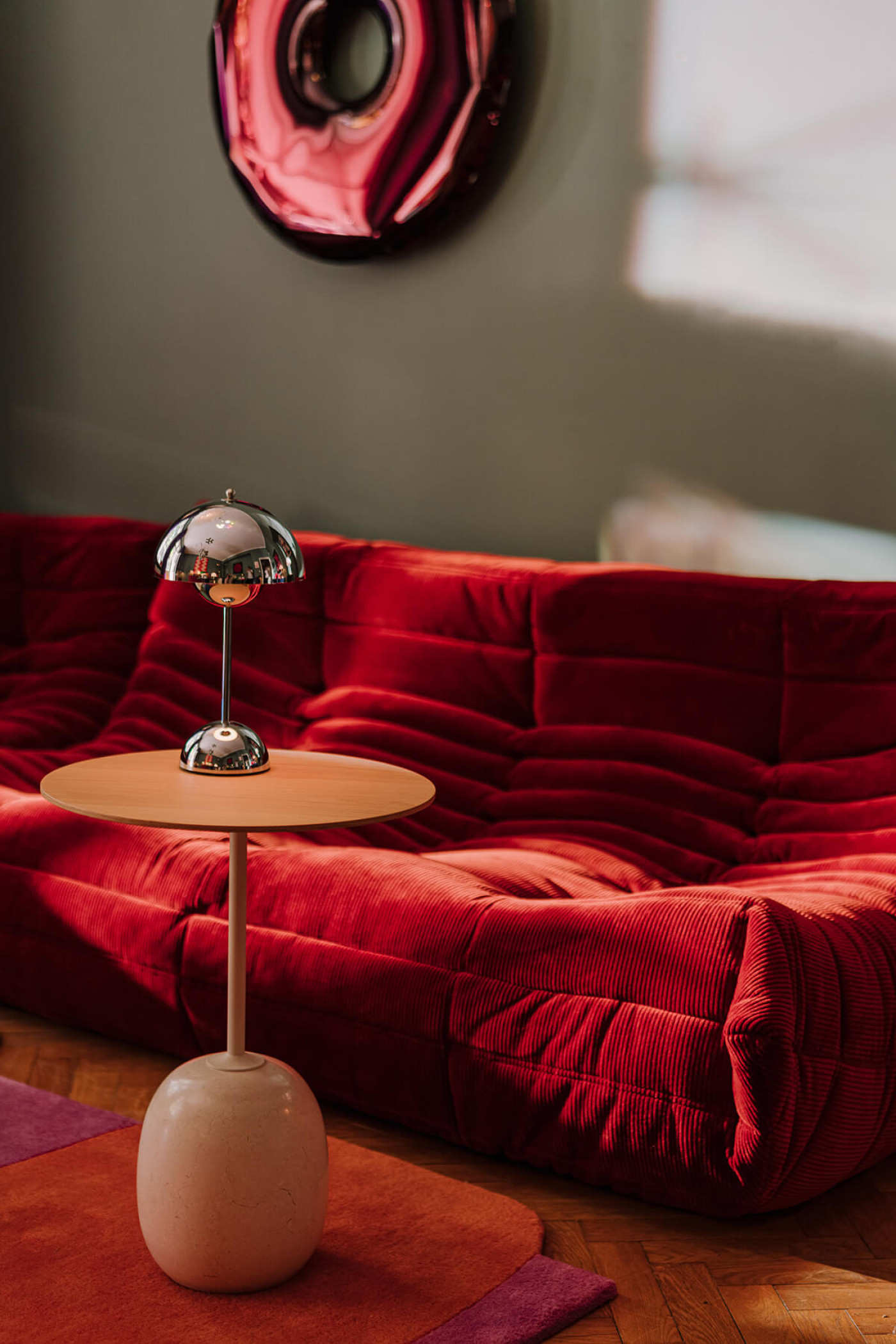 ZIETA STUDIO RONDO MIRROR Red Rubin 2 ph Pion Studio set design Bartosz Dubiak