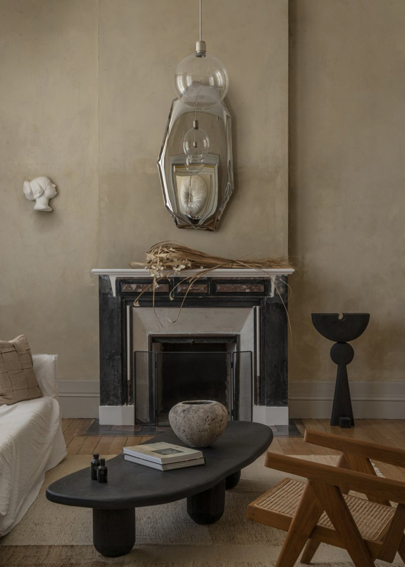 Staged at and by @coutumestudio Photo by @studiobrinth TAFLA C mirror inox