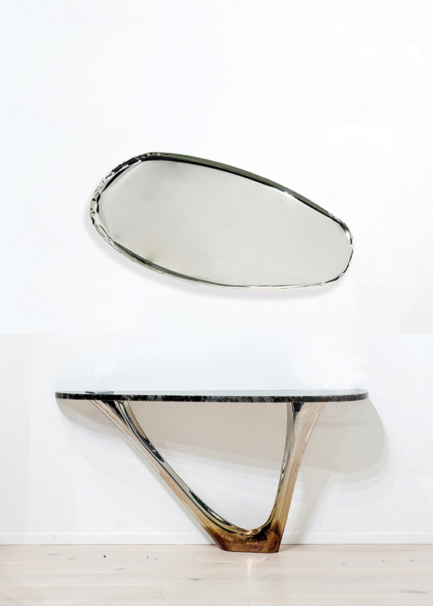 zieta-g-console_mono_left_concrete_top_flamed_gold_base_heat_collection