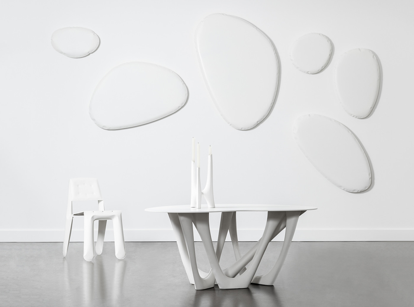 Zieta_TAFLA_O_white_matt_Cotton_Candy_Collection_CHIPPENSTEEL_05_G-SIDE_TABLE_TRIGLAV_41_white_matt_photo_by_Weronika_Trojanowska
